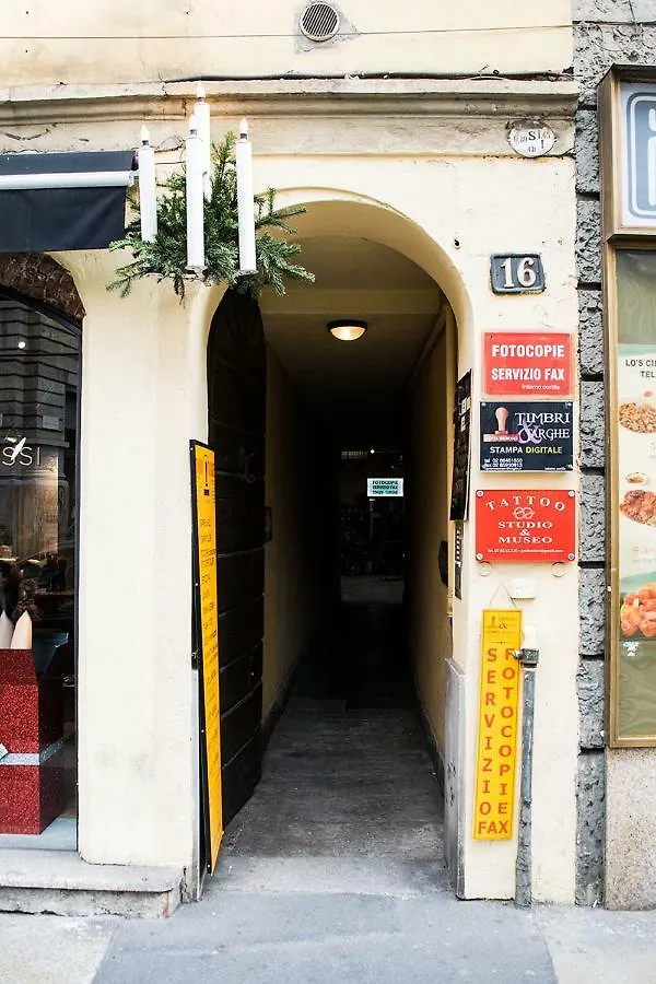 Youhosty - Mercato Dx 16 Milan 0*,  Italy